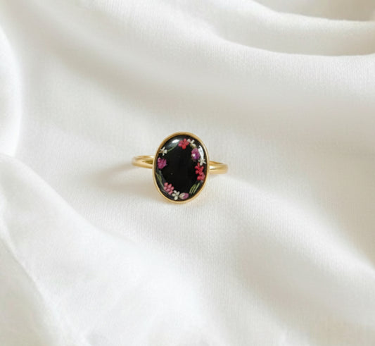 Black Holly Wreath Big Circle Ring