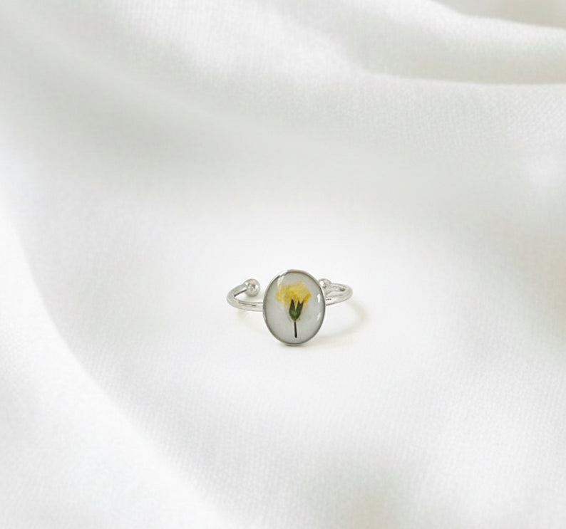 March Birth Flower Daffodil Small Circle Ring