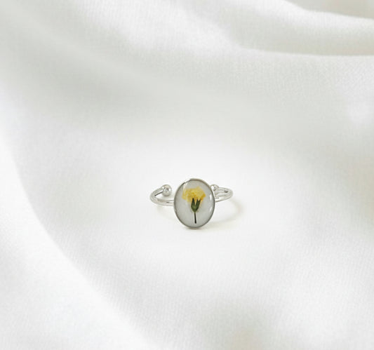 March Birth Flower Daffodil Small Circle Ring
