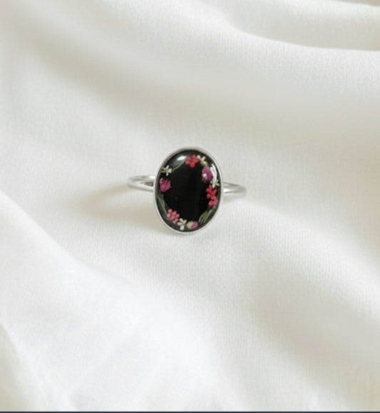 Black Holly Wreath Big Circle Ring