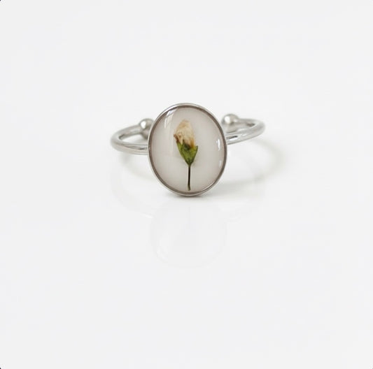 December Birth Flower Holly Small Circle Ring