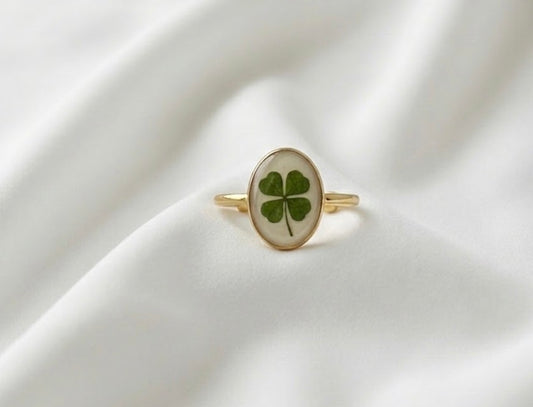 Clover Big Oval Ring