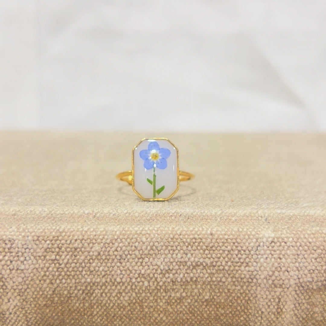 Forget-Me-Not Ring : Gold, Square