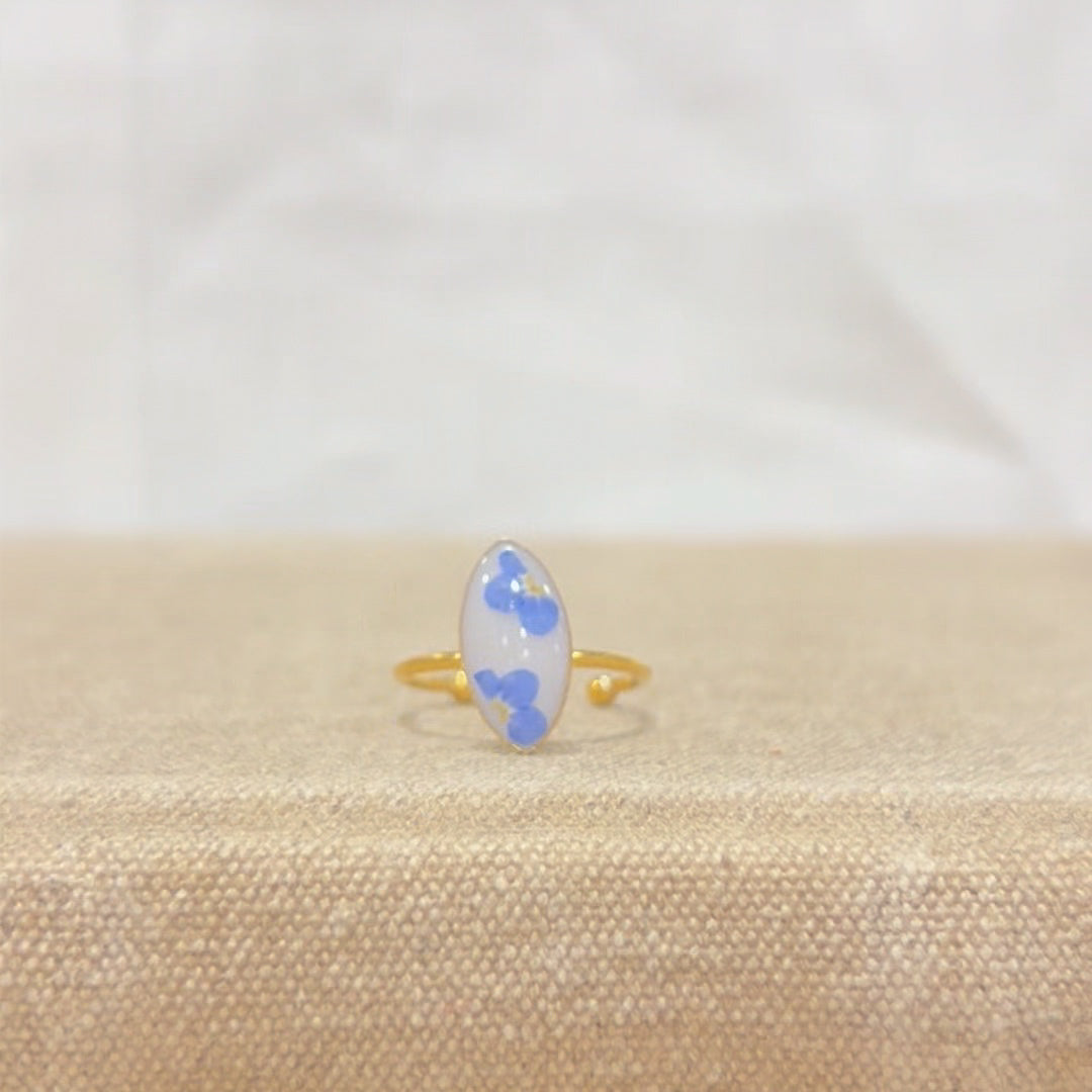 Forget-Me-Not Ring : Gold, Almond